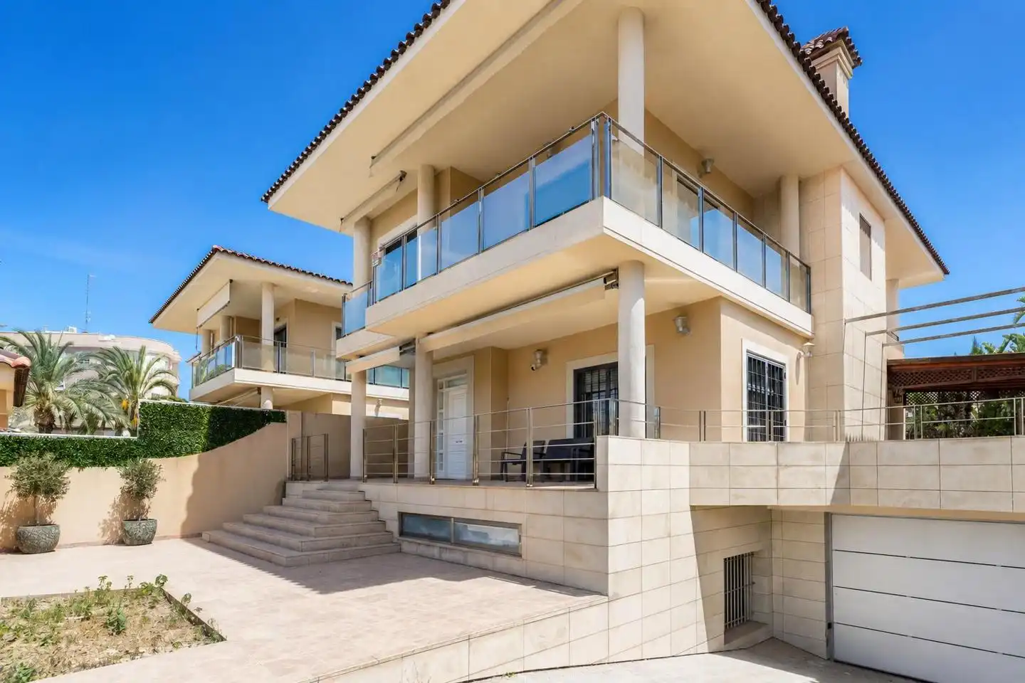 Vista exterior de Casa o chalet en venta en Elche / Elx con Aire acondicionado, Jardín privado y Parquet