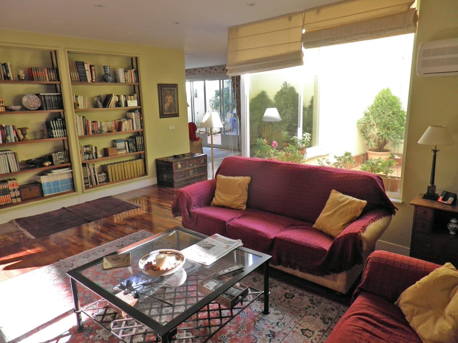 Sala de estar de Casa adosada en venta en Salamanca Capital con Aire acondicionado, Calefacción y Jardín privado