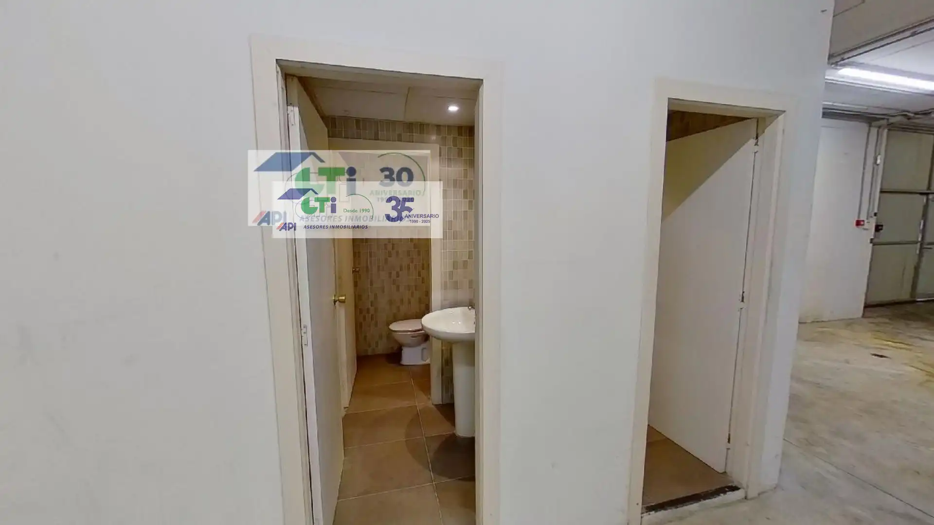Baño de Nave industrial de alquiler en Zaragoza