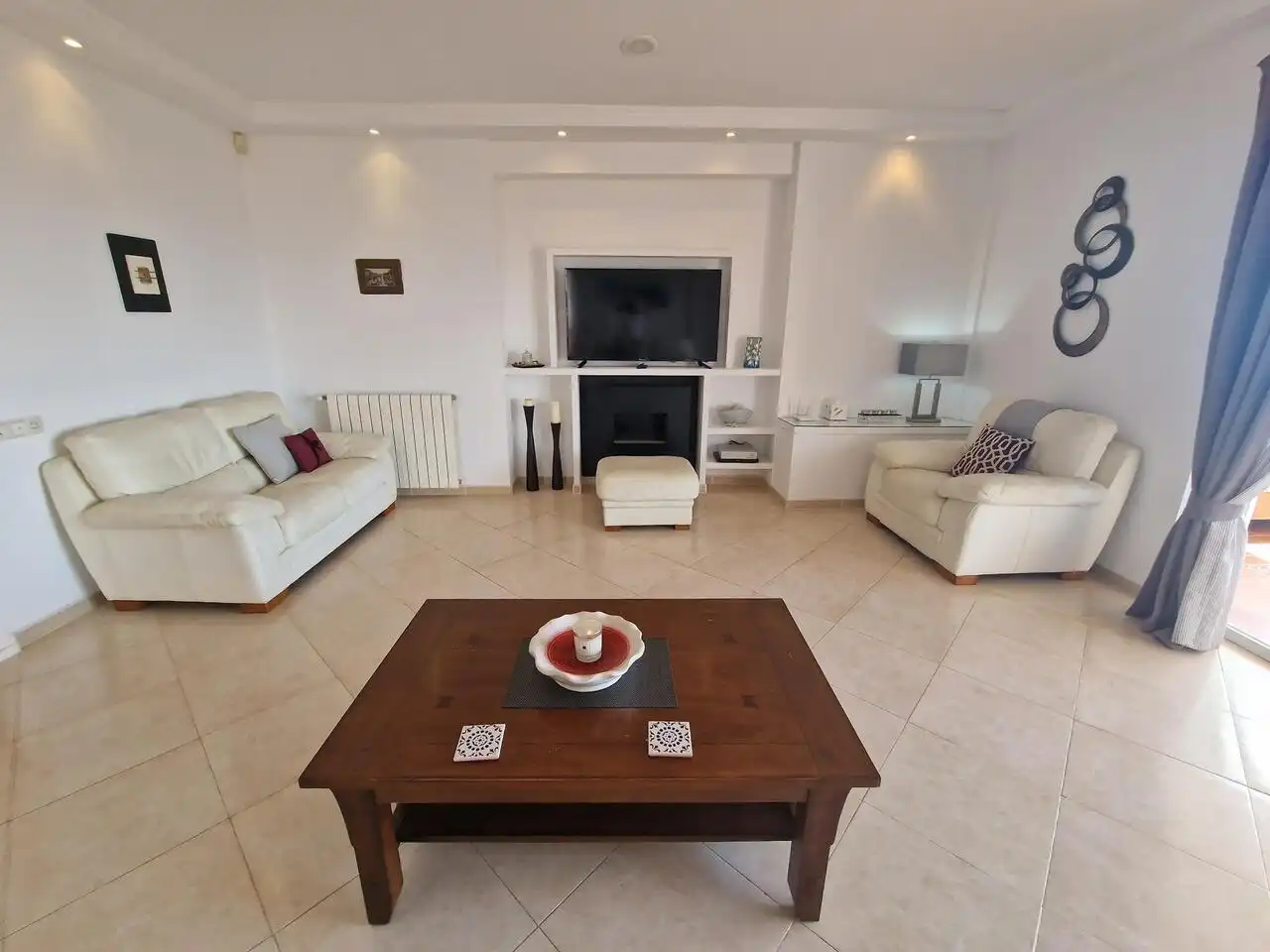 Sala de estar de Casa o chalet en venta en Periana con Aire acondicionado, Terraza y Piscina