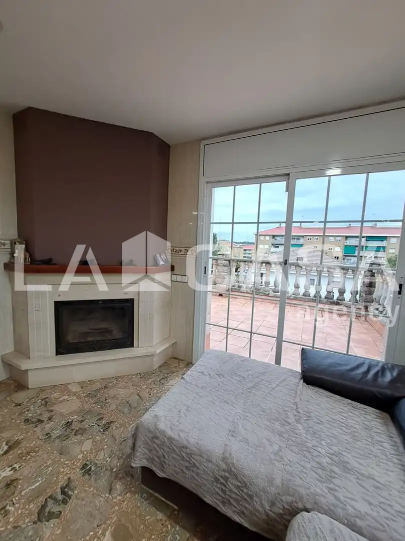 Sala d'estar de Casa o xalet en venda en Terrassa amb Terrassa i Piscina