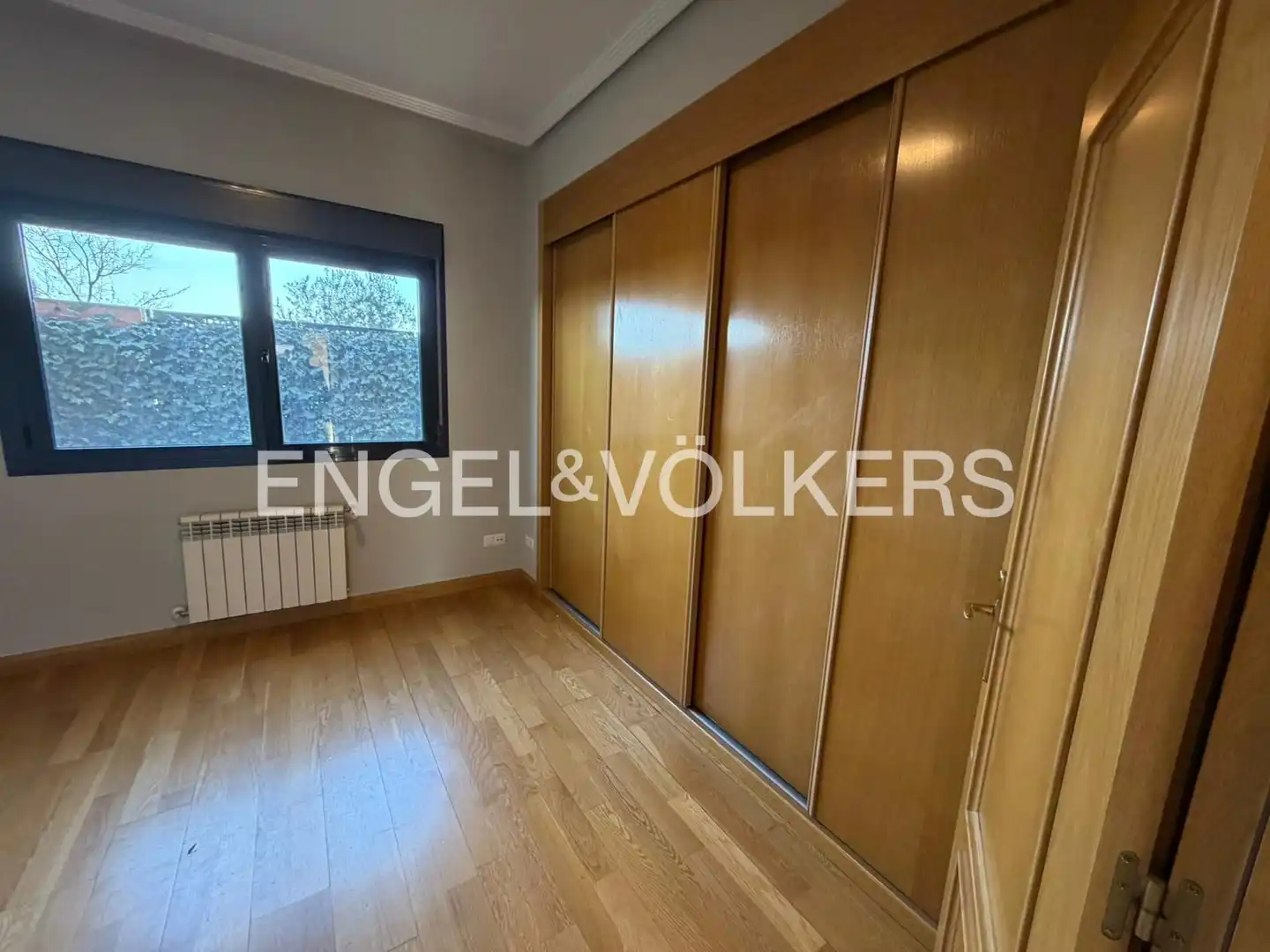 Habitación de Apartamento de alquiler en San Sebastián de los Reyes con Aire acondicionado, Calefacción y Jardín privado