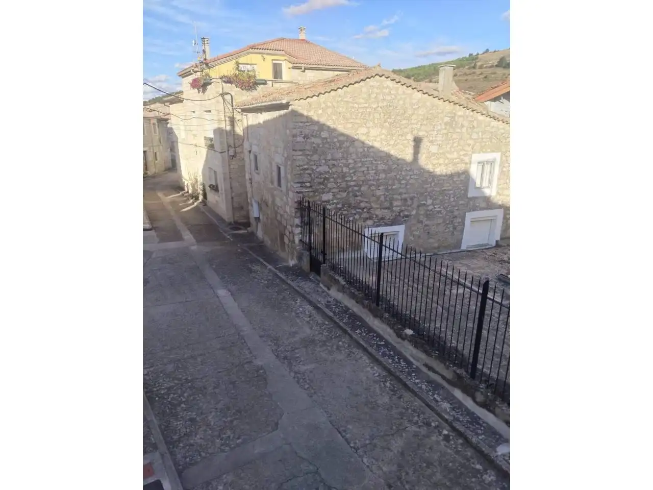 Vista exterior de Casa adosada en venta en Susinos del Páramo con Calefacción, Terraza y Amueblado