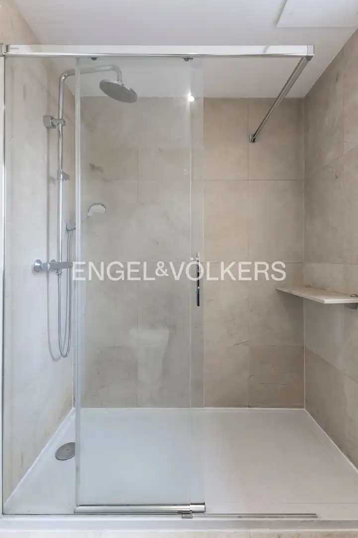 Baño de Casa o chalet de alquiler en Madrid con Calefacción, Jardín privado y Terraza