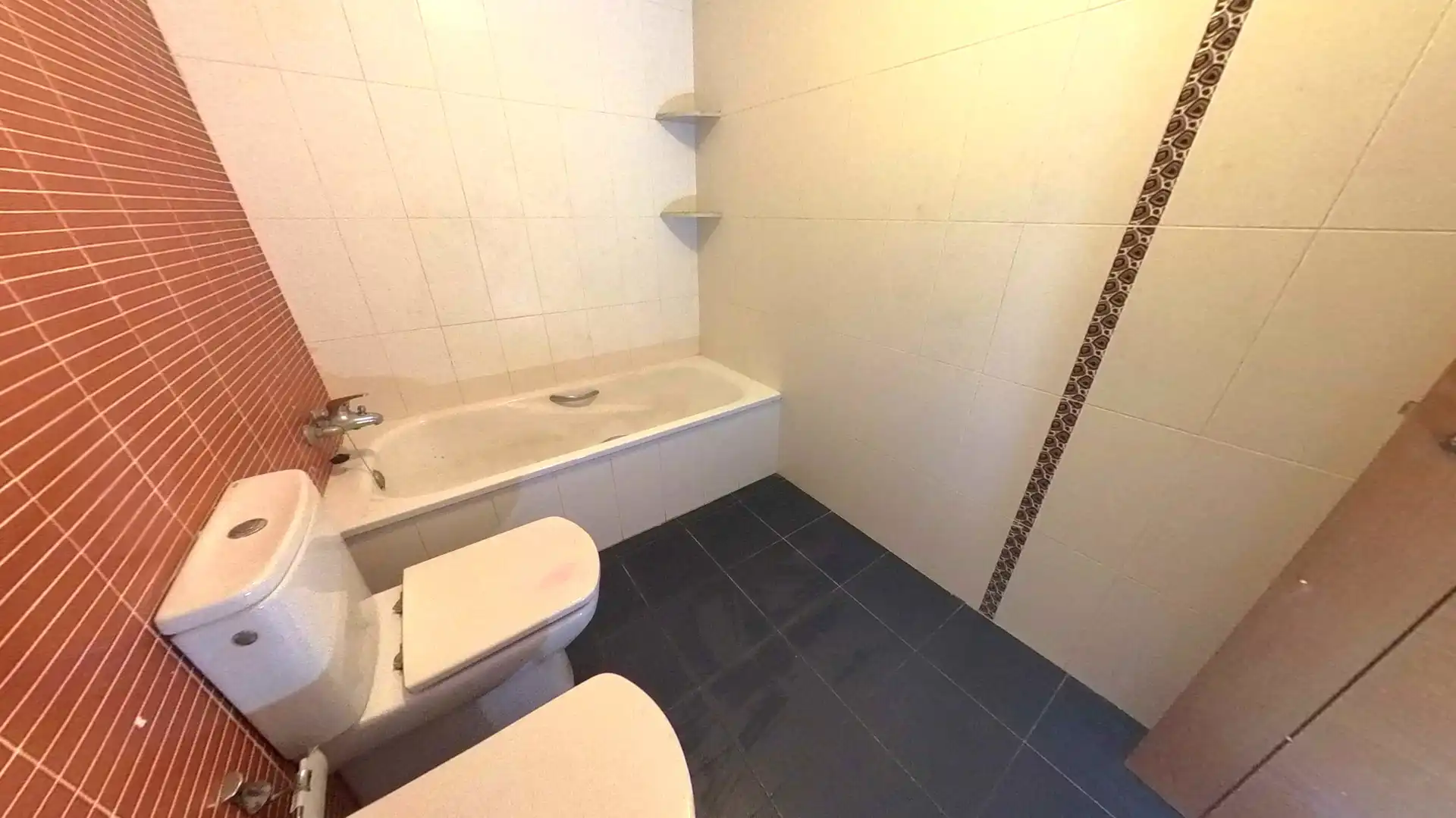 Baño de Piso en venta en Almansa con Calefacción, Parquet y Terraza