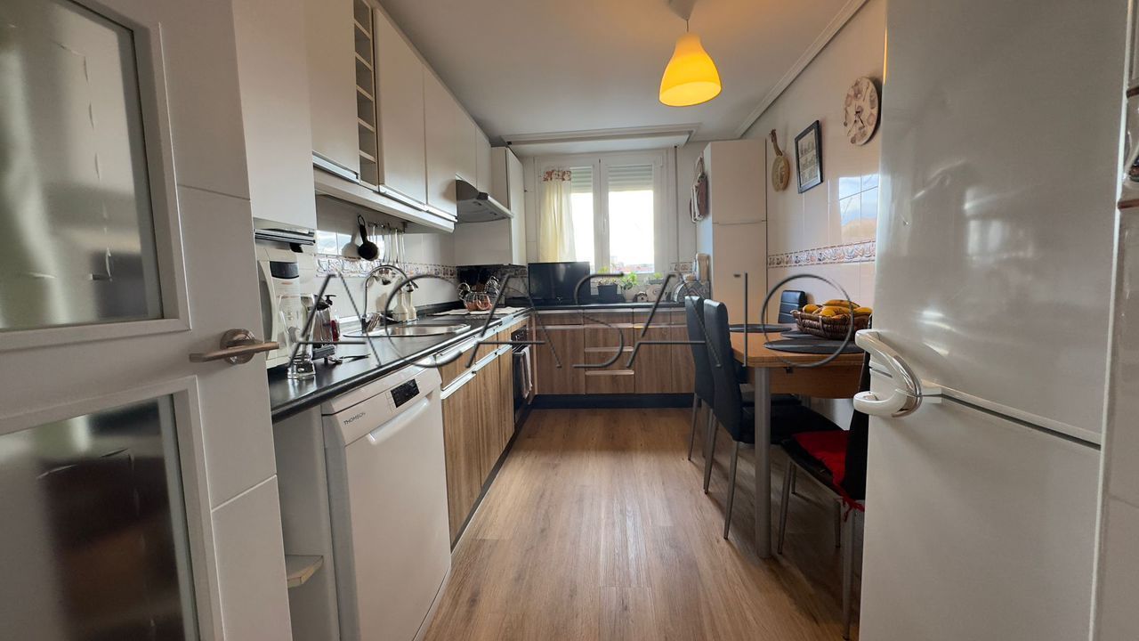 Kitchen of Flat for sale in  Madrid Capital  with Air Conditioner and Heating