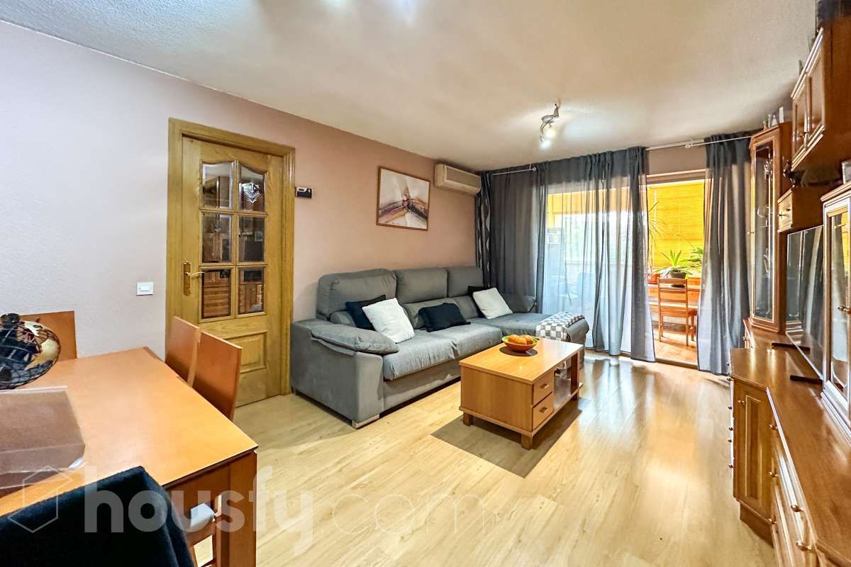 Living room of Flat for sale in Torrejón de Ardoz  with Air Conditioner, Heating and Storage room