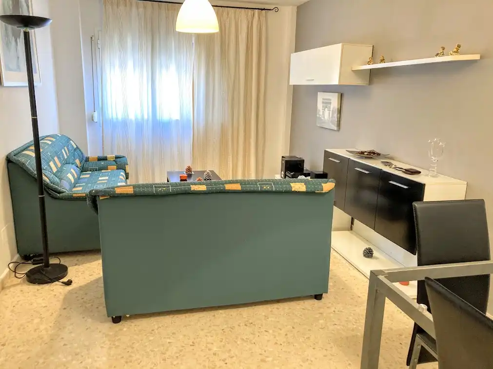 Wohnzimmer von Wohnung zur Miete in Los Barrios mit Möbliert