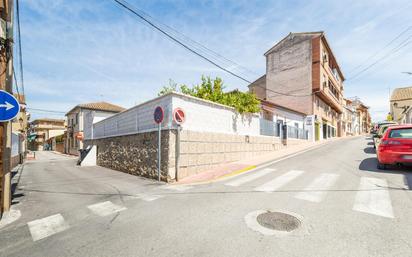 Vista exterior de Casa adosada en venda en Peligros amb Aire condicionat i Jardí privat