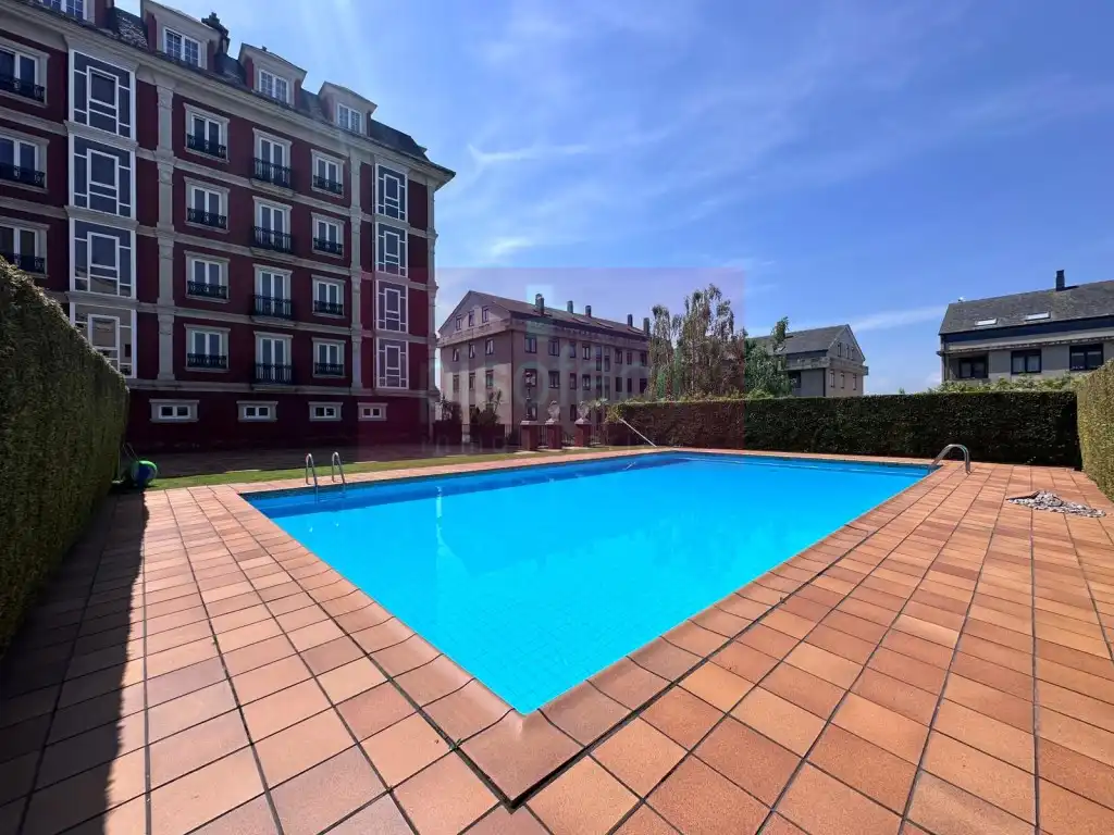 Piscina de Apartamento en venta en Lugo