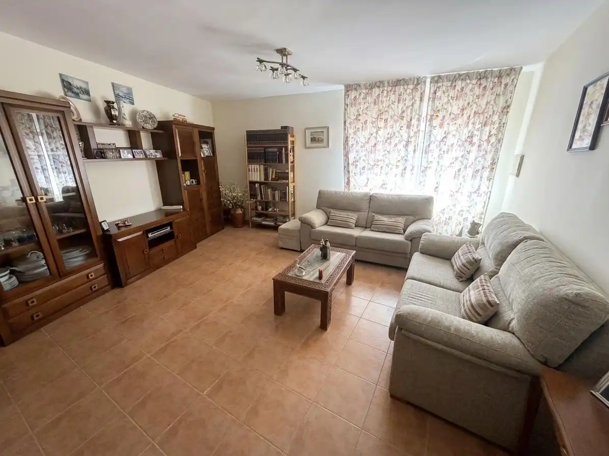 Sala d'estar de Casa o xalet en venda en Menasalbas amb Calefacció, Jardí privat i Traster