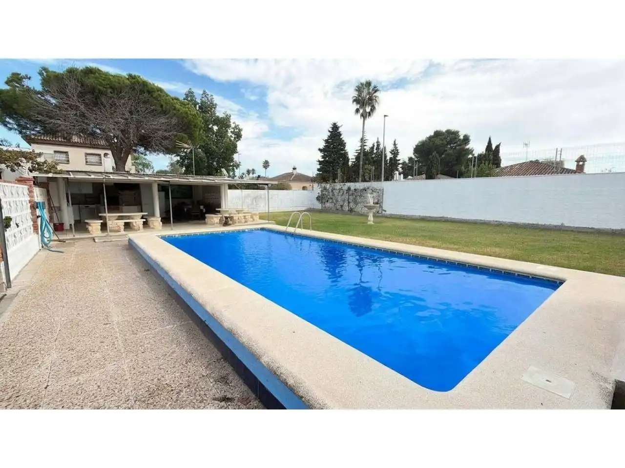 Piscina de Casa o xalet de lloguer en Los Gallos