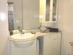 Baño de Piso de alquiler en Gijón  con Calefacción, Parquet y Amueblado