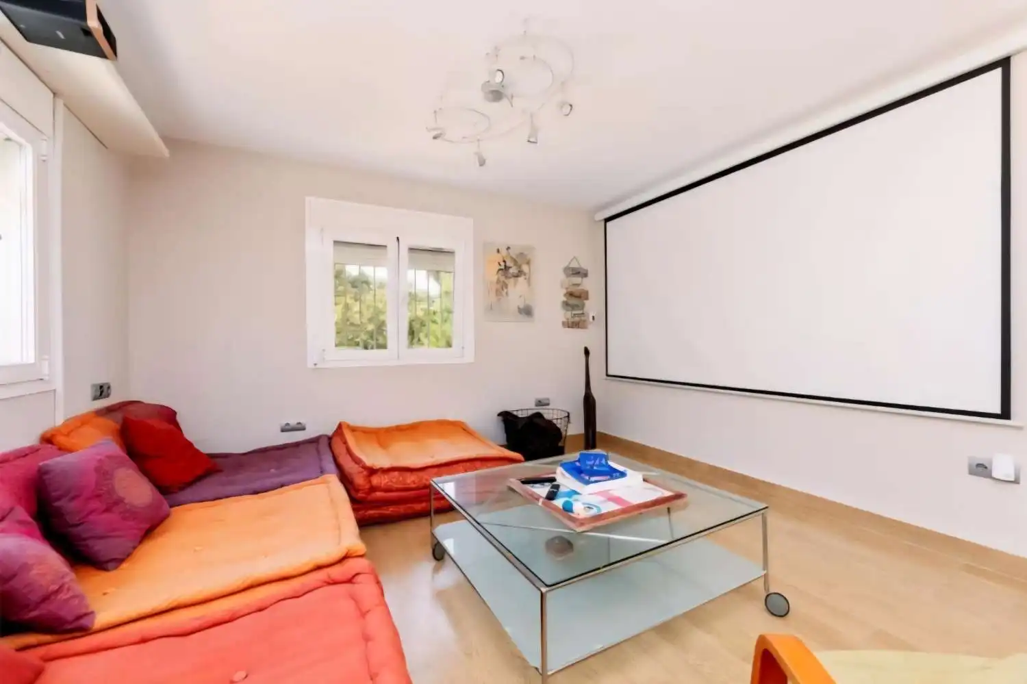 Sala d'estar de Casa o xalet en venda en Alhaurín de la Torre amb Aire condicionat, Calefacció i Parquet