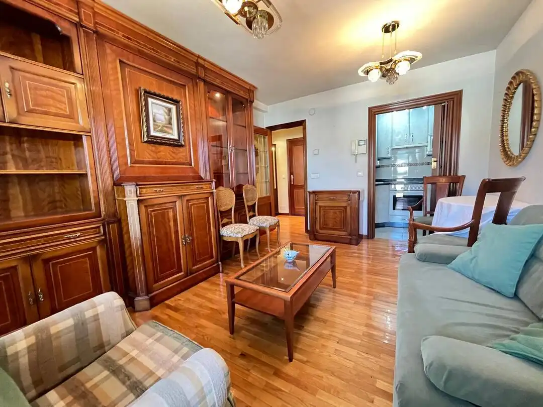 Sala d'estar de Pis en venda en  Pamplona / Iruña amb Calefacció, Traster i Moblat
