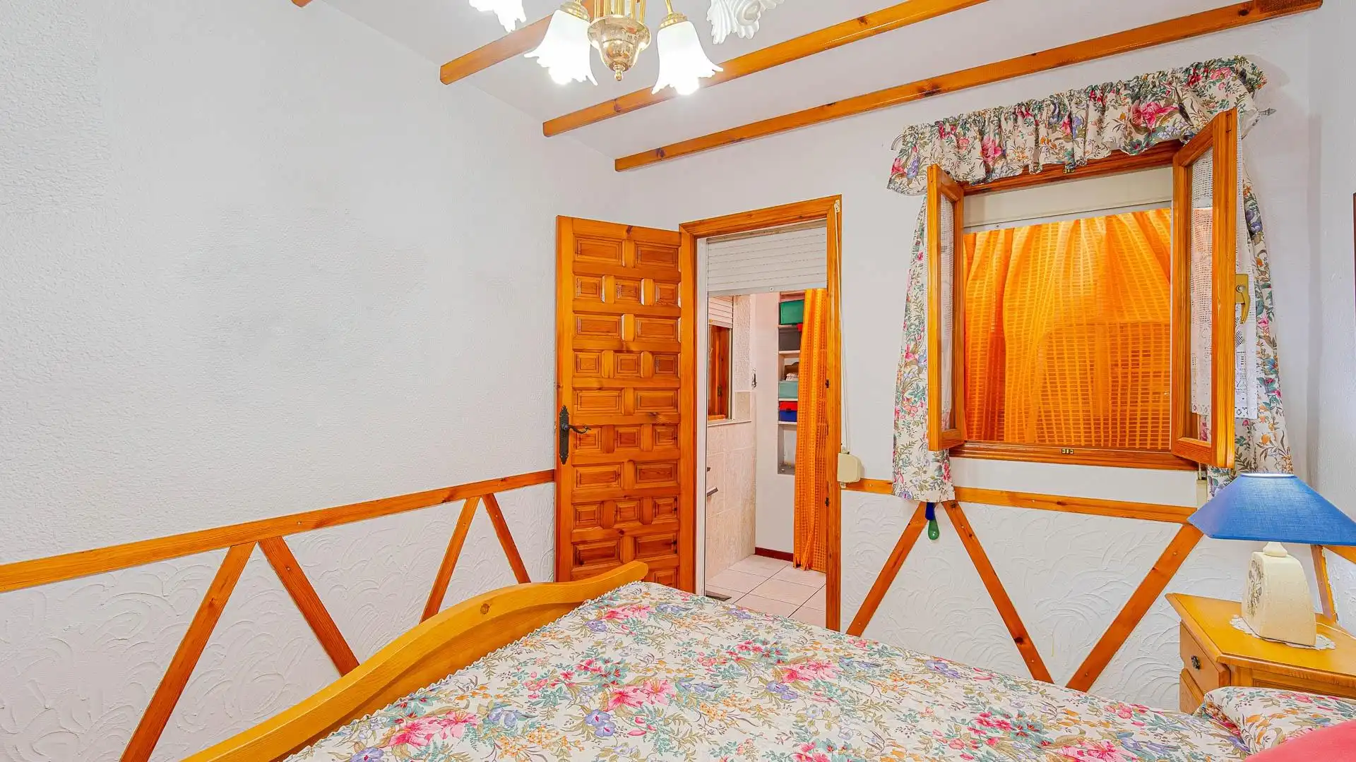 Habitación de Casa adosada en venta en Torrevieja con Aire acondicionado, Terraza y Amueblado