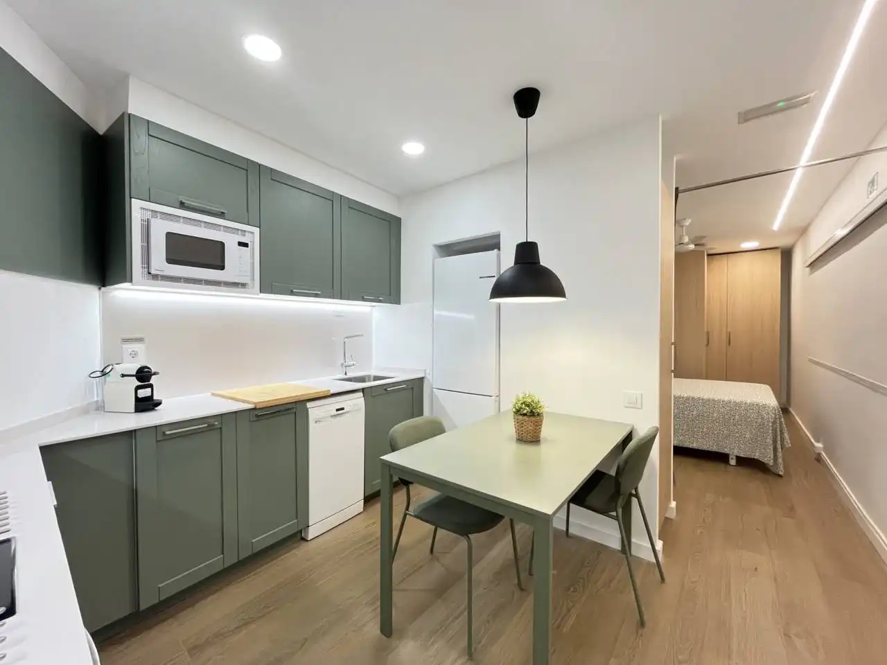 Cocina de Estudio de alquiler en Barcelona con Aire acondicionado, Calefacción y Parquet