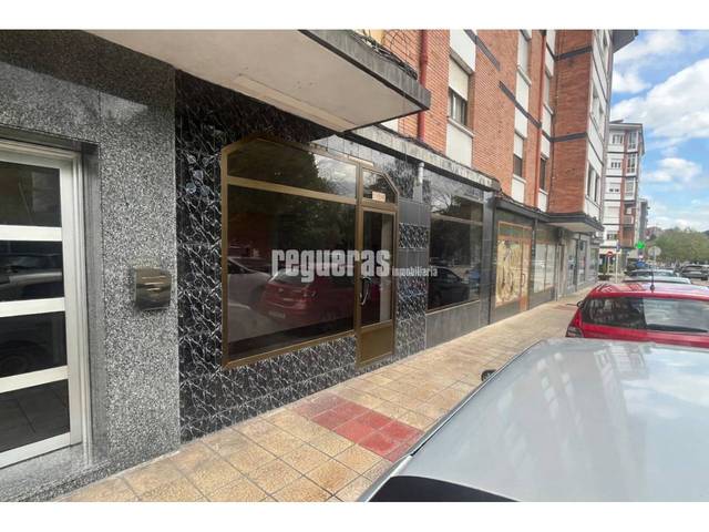 Local comercial en Alquiler en Calle Reconquista en Versalles