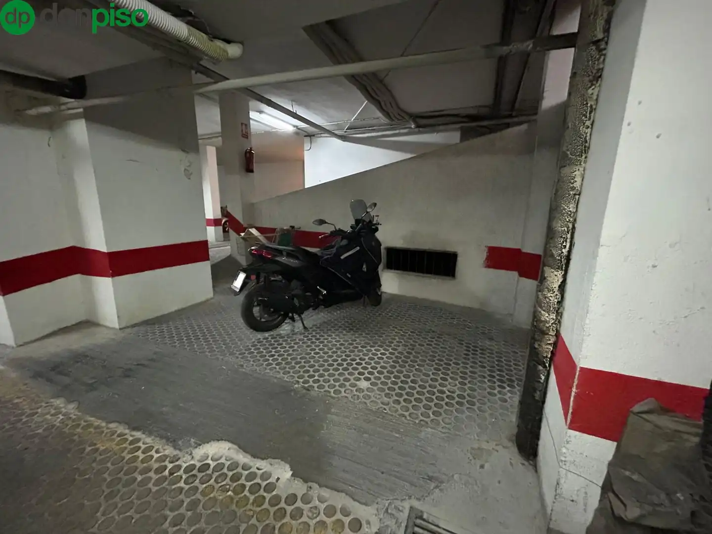 Garaje en venta en Calle Halcón, 18, Pajaritos