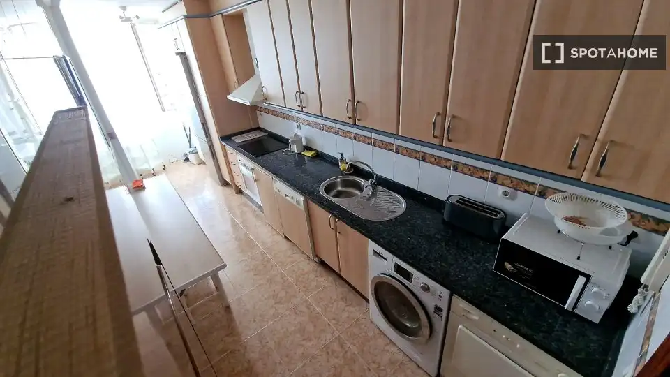Cuina de Pis per a compartir en Málaga amb Aire condicionat, Calefacció i Moblat
