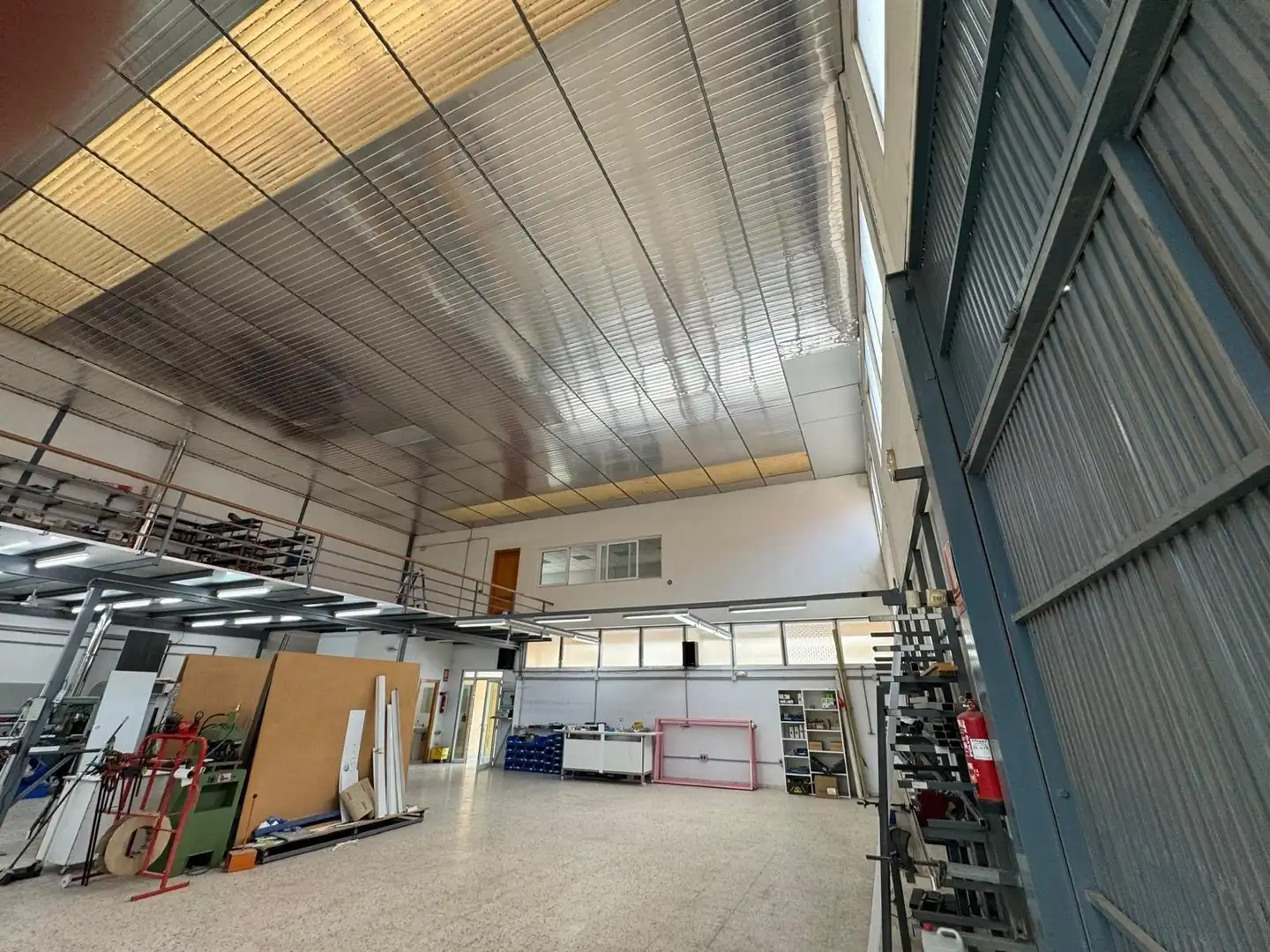 Fabrikhallen zur Miete in Elda