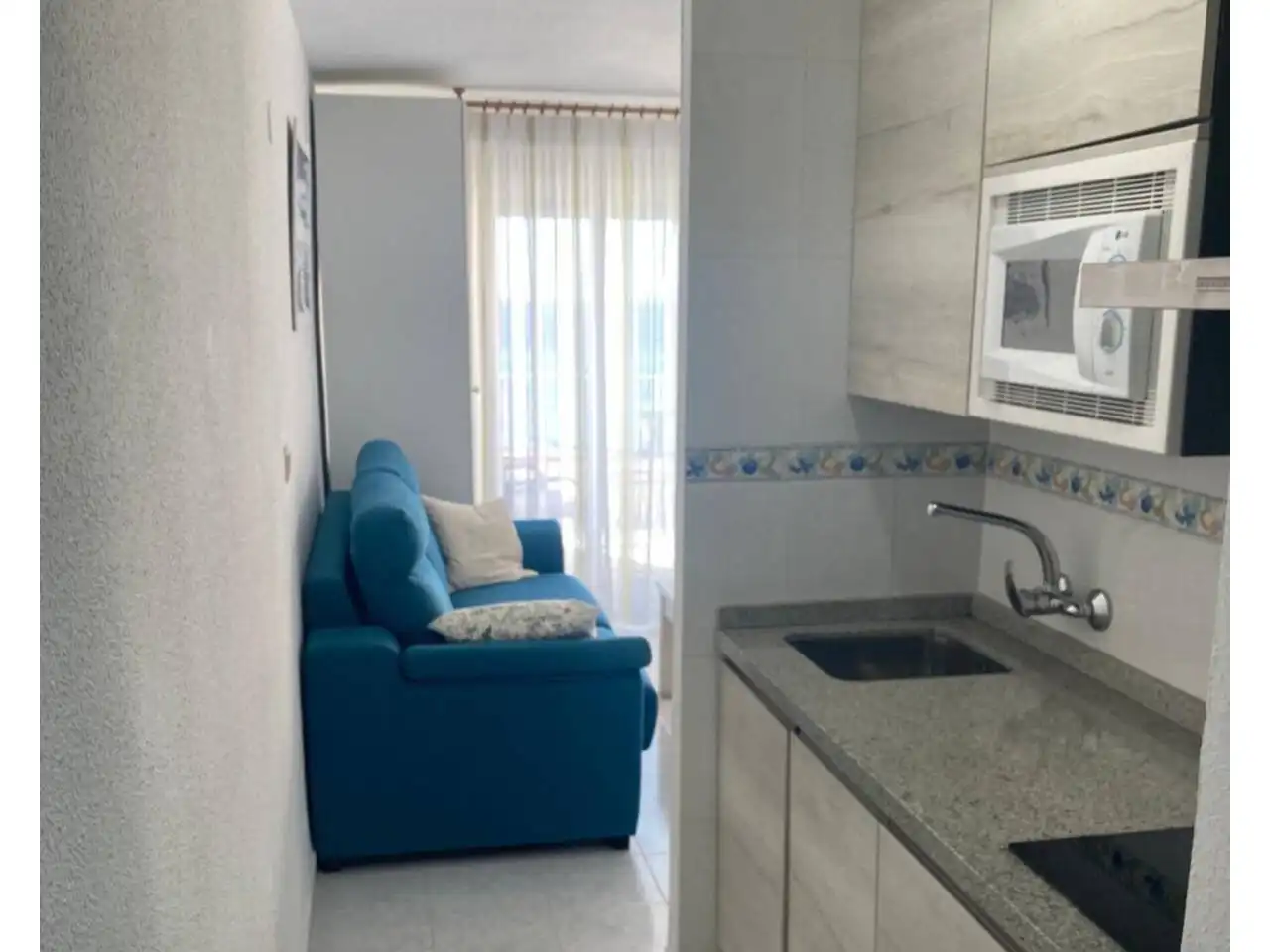 Dormitori de Apartament de lloguer en Almuñécar amb Terrassa i Moblat