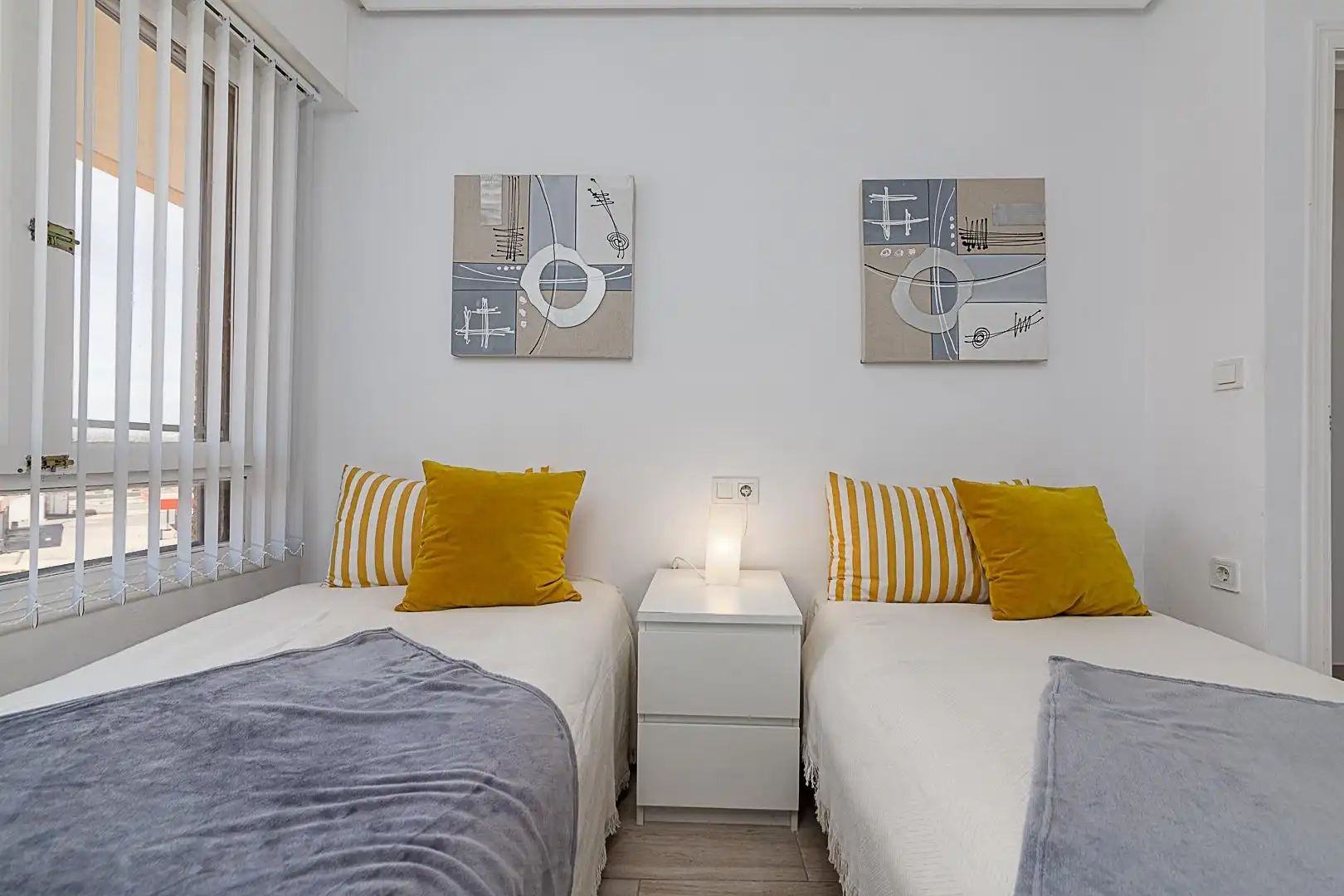 Schlafzimmer von Wohnungen zur Miete in Torrevieja mit Klimaanlage, Terrasse und Möbliert