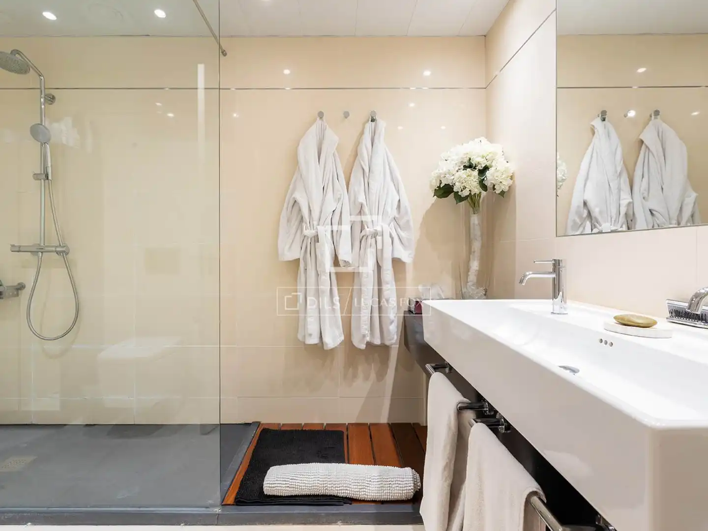 Baño de Piso en venta en Barcelona con Aire acondicionado, Calefacción y Jardín privado