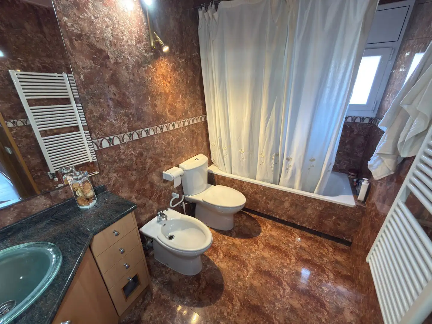 Bany de Casa o xalet en venda en Sant Boi de Llobregat amb Calefacció, Jardí privat i Parquet