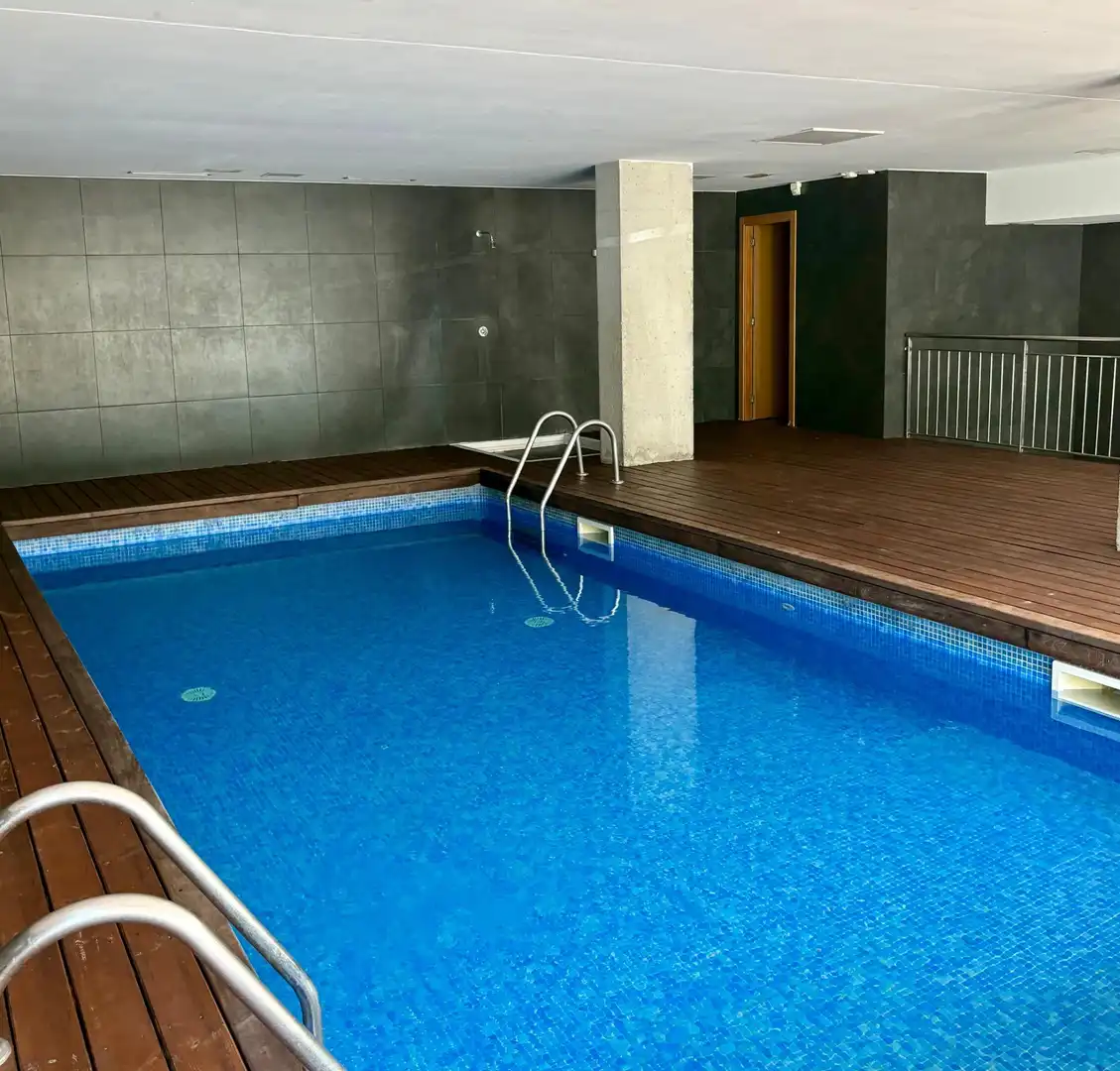 Piscina de Pis en venda en Sant Adrià de Besòs amb Calefacció, Parquet i Traster