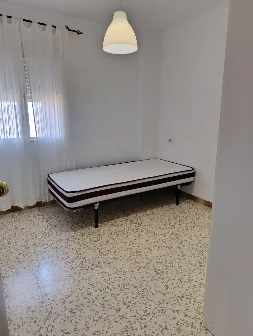 Habitación de Piso de alquiler en Dos Hermanas con Aire acondicionado, Terraza y Amueblado