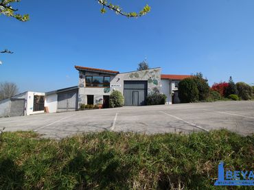 Casa con jardín en venta en Arce - Barrio Santa Ana 2