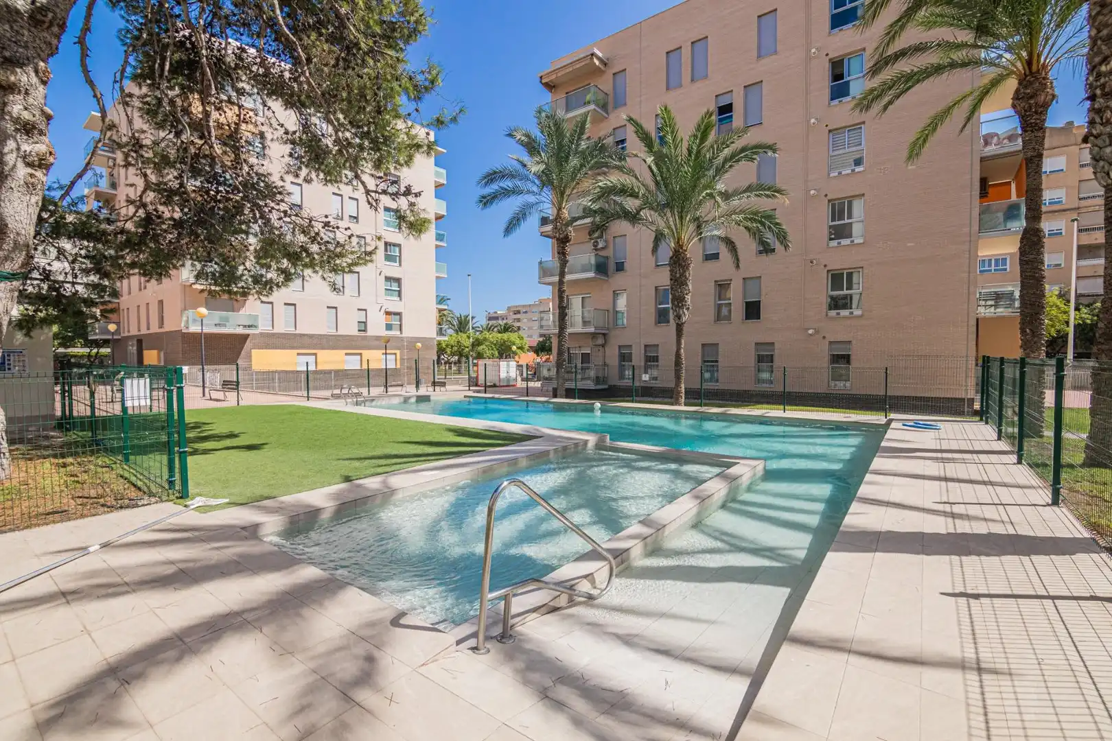 Piscina de Piso en venta en Elche / Elx con Aire acondicionado, Balcón y Piscina comunitaria