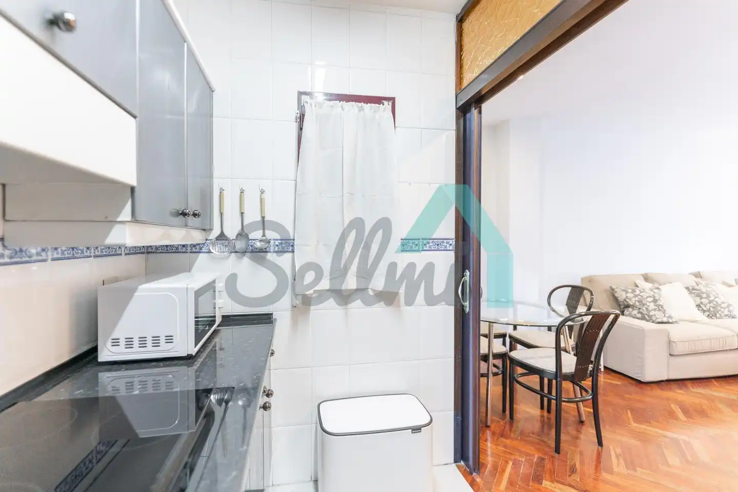 Cuina de Pis de lloguer en Oviedo  amb Calefacció, Parquet i Terrassa