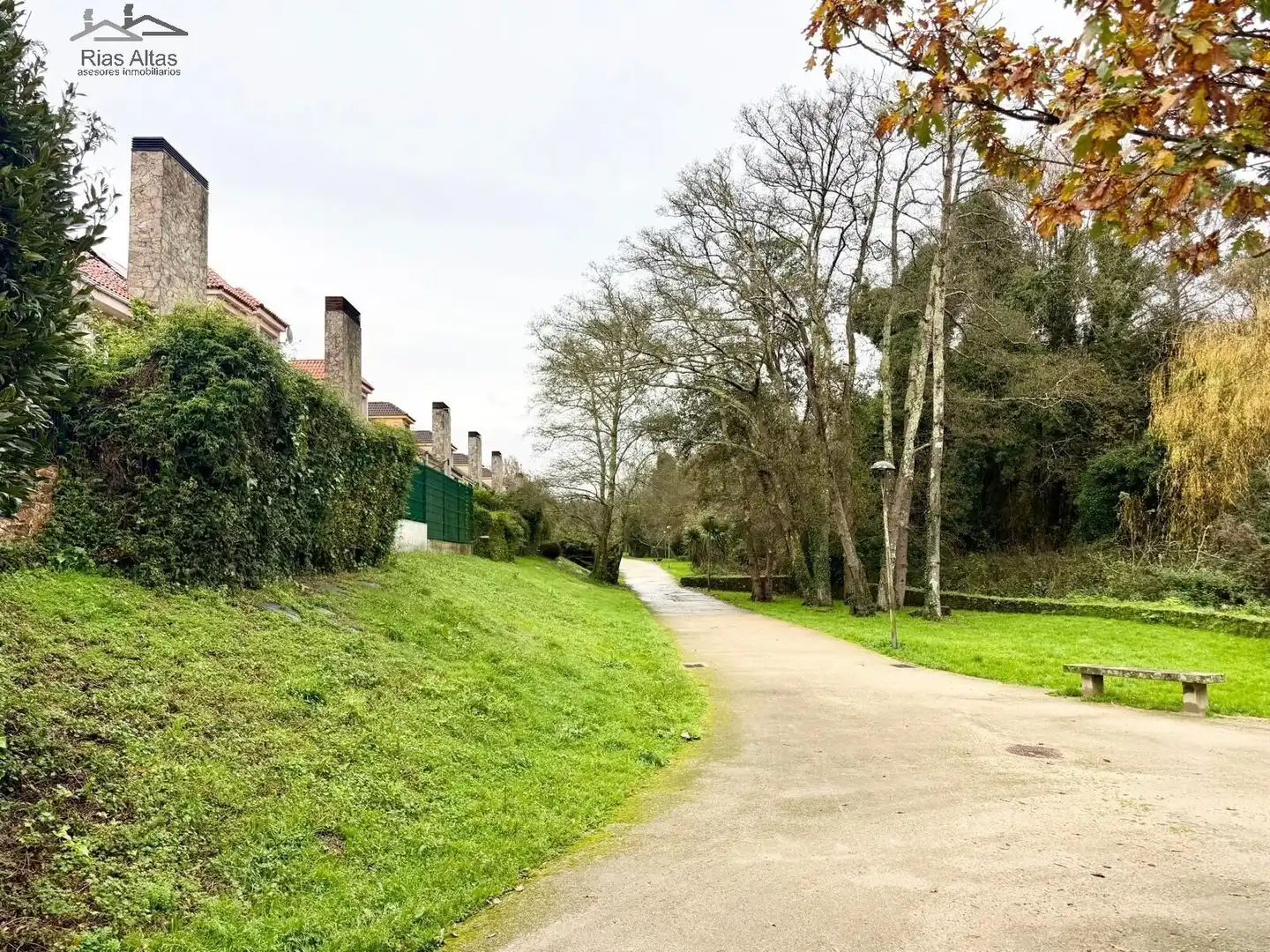 Vista exterior de Casa o chalet en venta en Oleiros con Calefacción, Jardín privado y Trastero