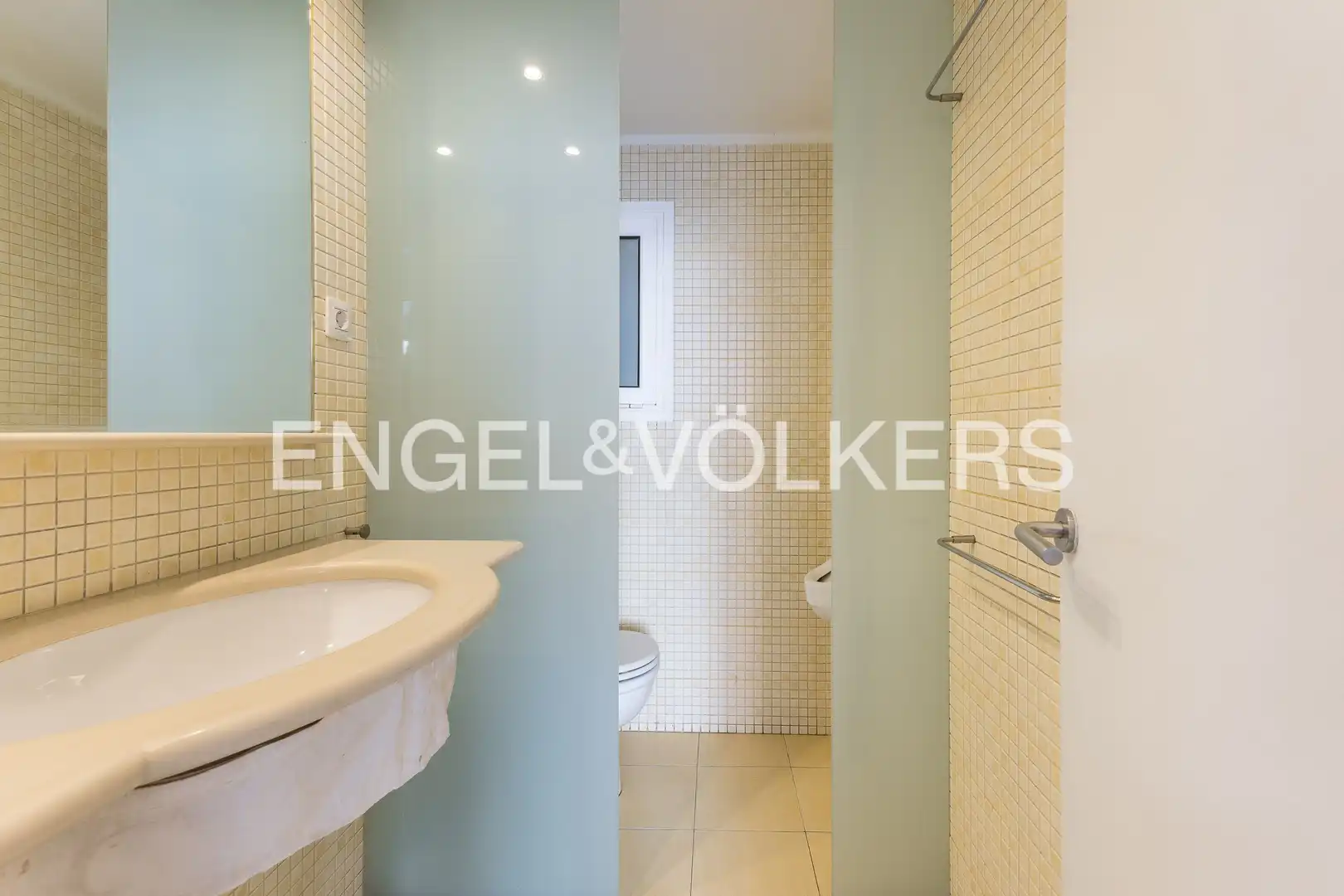 Bathroom of Flat for rent in Barcelona  with Air Conditioner, Heating and Parquet flooring