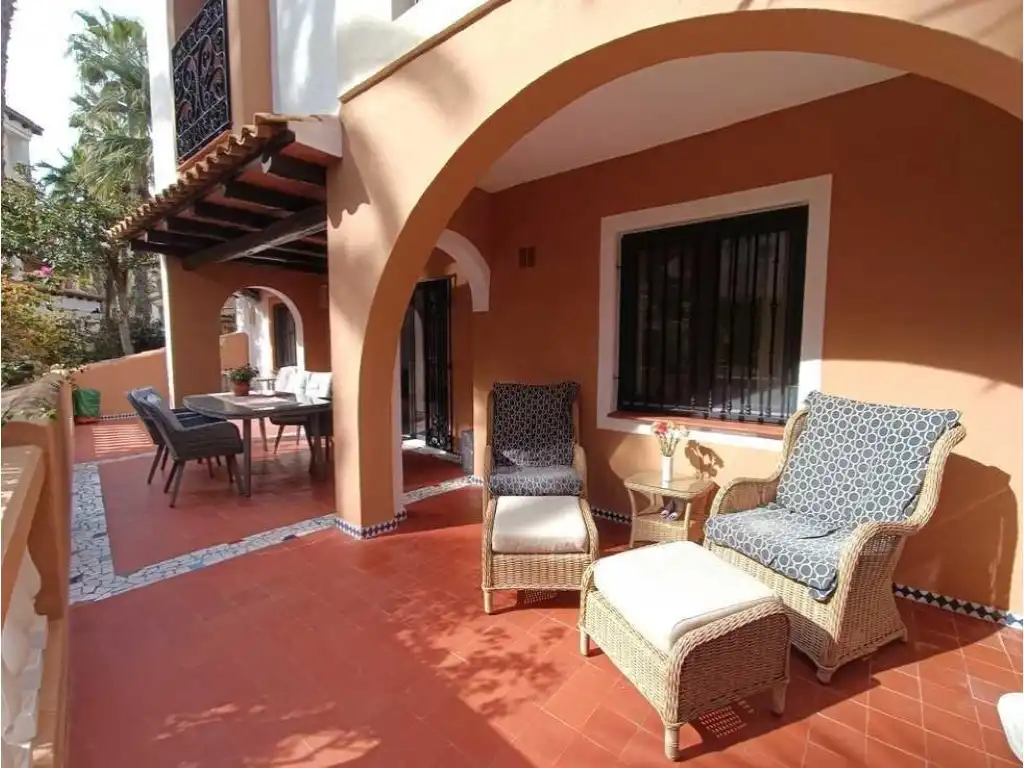 Terrasse von Wohnungen zum Verkauf in Torrevieja mit Klimaanlage und Privatgarten