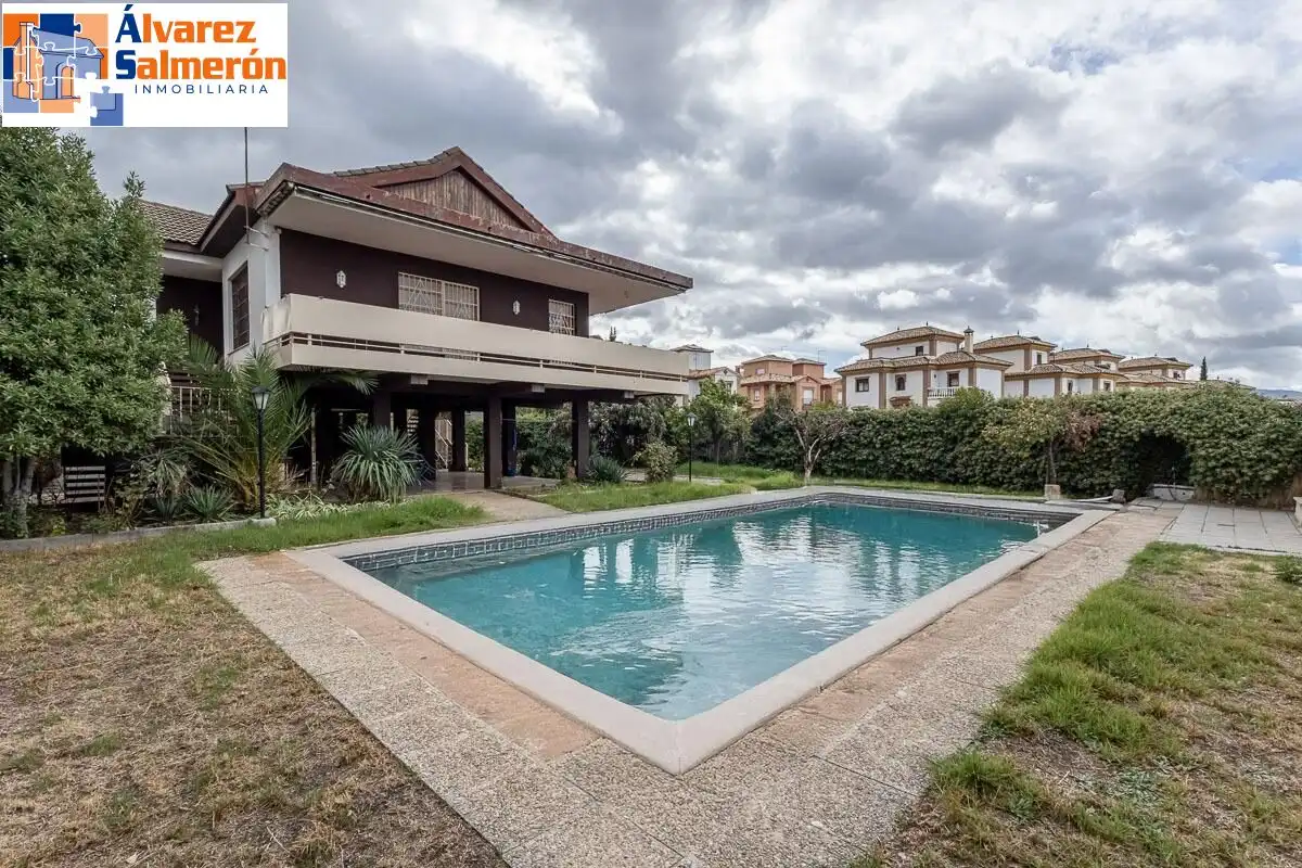 Casa con terrazza in vendita a Avenida HUETOR VEGA, imagen 2