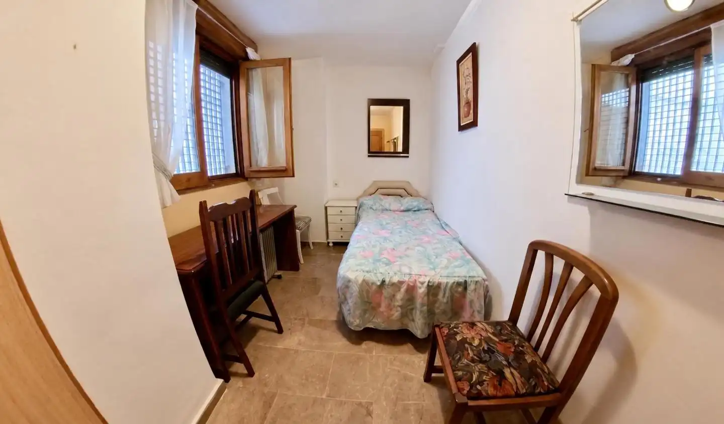 Schlafzimmer von Erdgeschoss zur Miete in Beiro