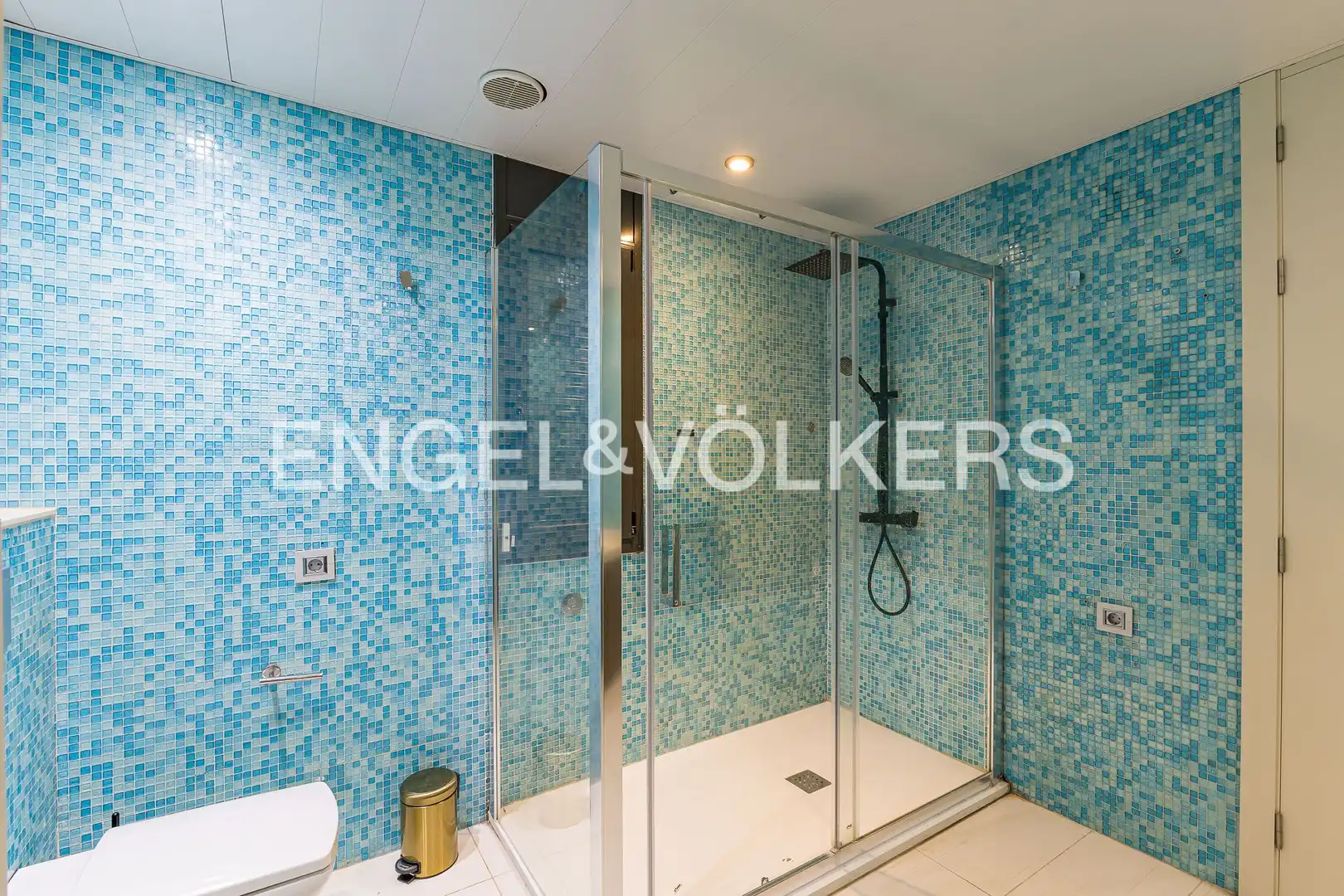 Bathroom of Houses for rent in Sitges  with Air Conditioner, Heating and Private garden