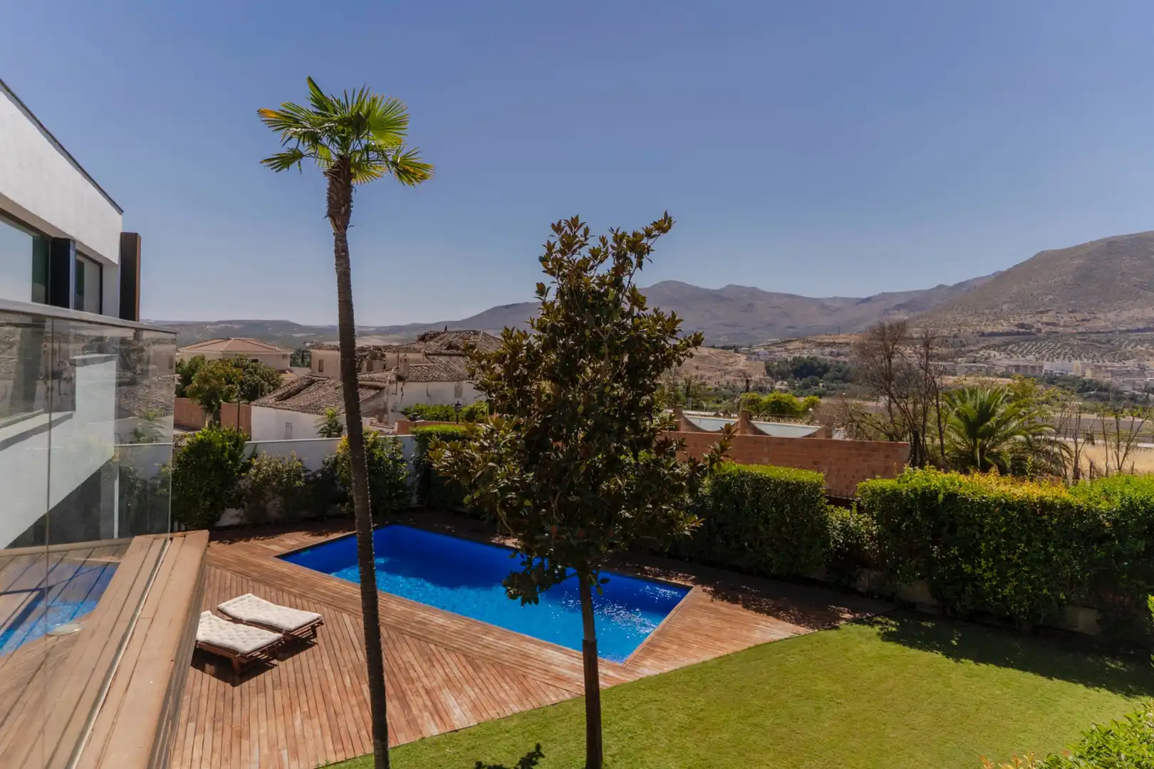 Piscina de Casa o xalet en venda en Loja amb Aire condicionat, Calefacció i Jardí privat