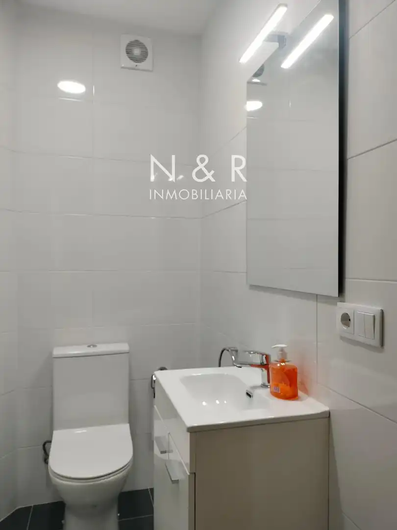 Bathroom of Flat for rent in Santiago de Compostela   with Heating and Furnished