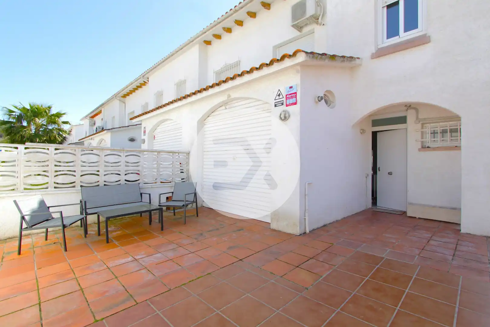 Außenansicht von Einfamilien-Reihenhaus zum Verkauf in Castelldefels mit Klimaanlage, Heizung und Privatgarten