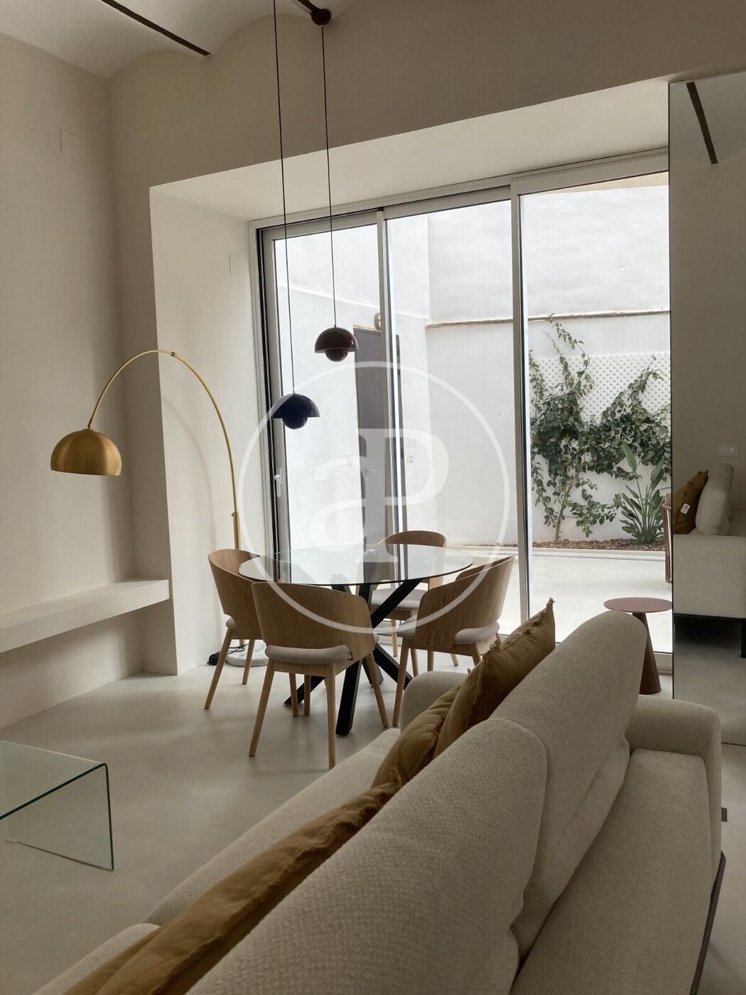 Menjador de Pis de lloguer en  Valencia Capital amb Aire condicionat, Calefacció i Jardí privat