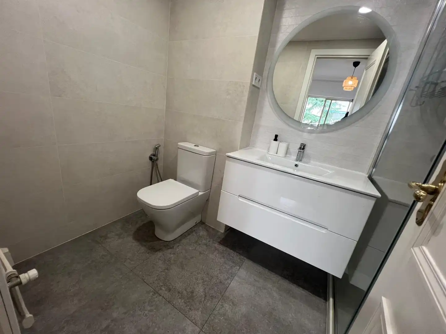 Bathroom of Flat for share in Madrid  with Air Conditioner, Heating and Terrace