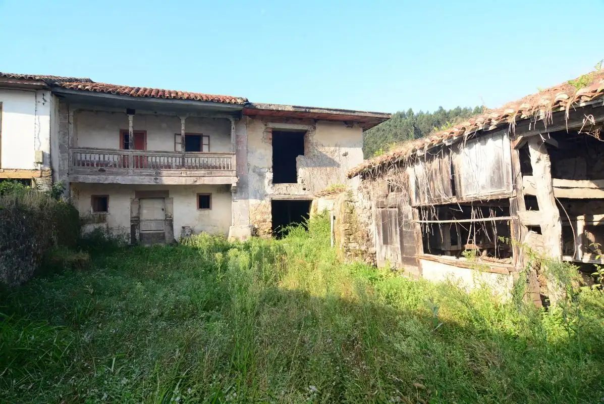 Casa rústica amb jardí en venda a Vibaña - Ardisana - Caldueño