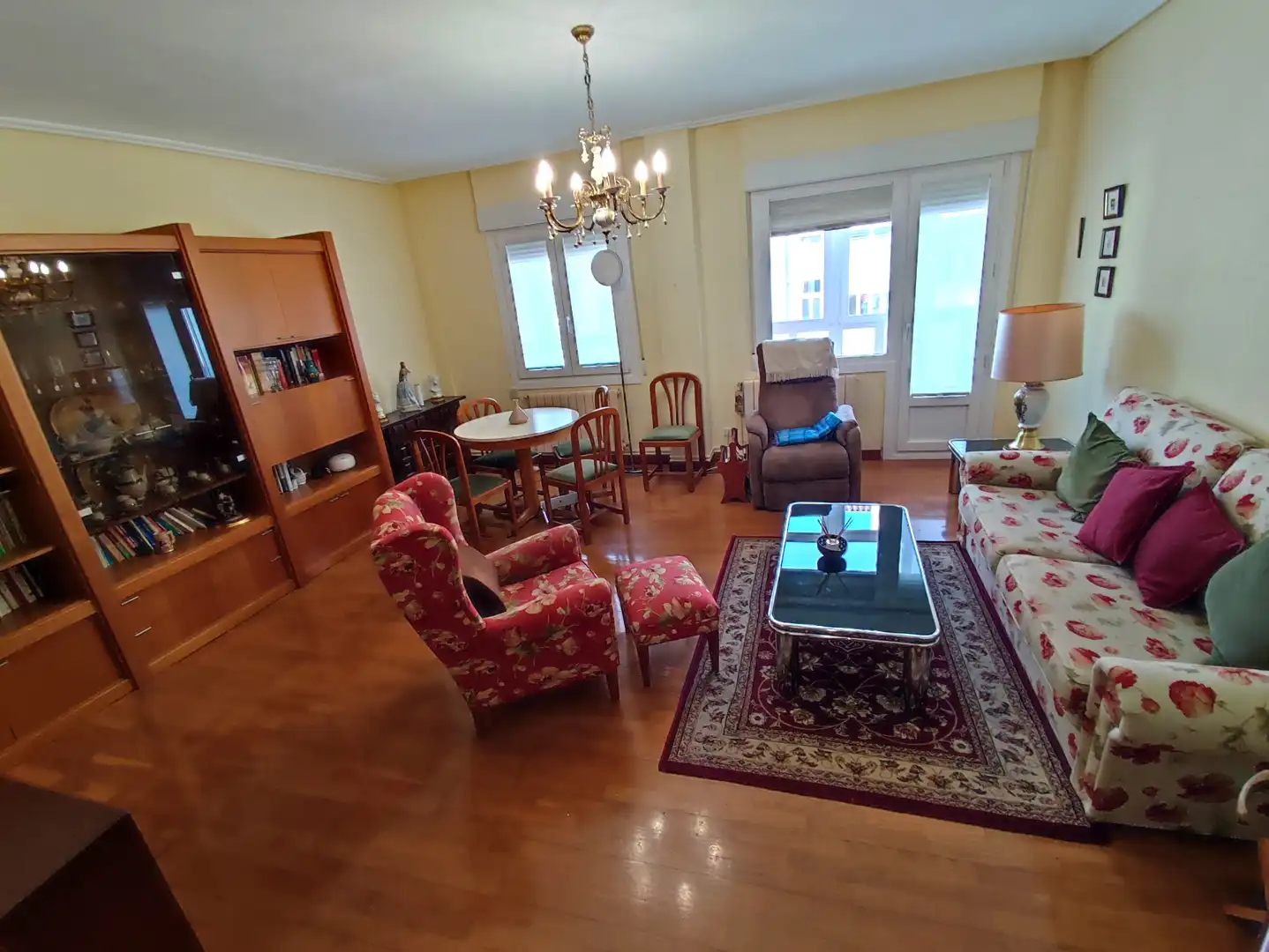 Sala d'estar de Pis en venda en Vitoria - Gasteiz amb Traster i Moblat