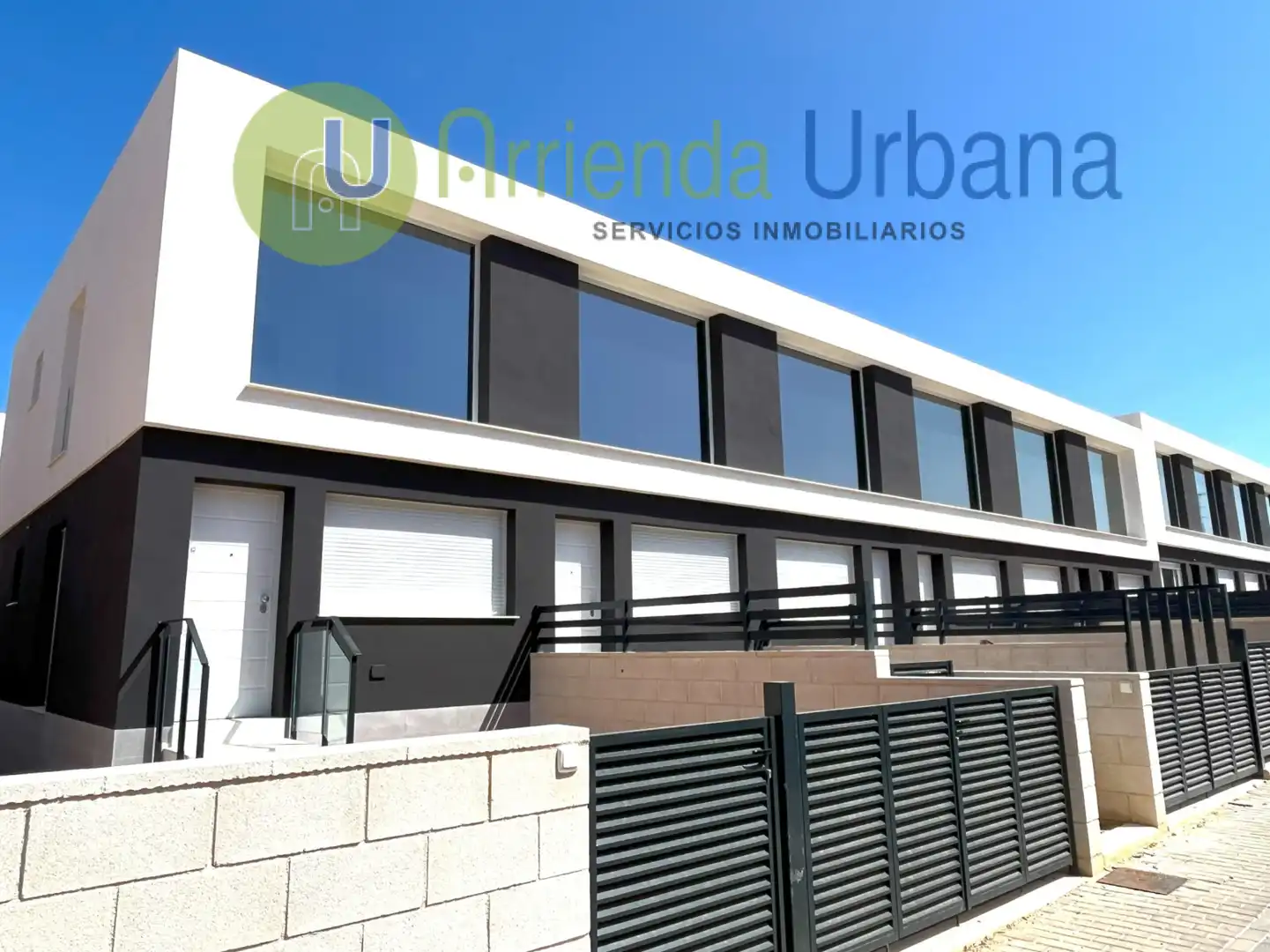 Außenansicht von Wohnung zum Verkauf in Santa Pola mit Heizung, Privatgarten und Terrasse