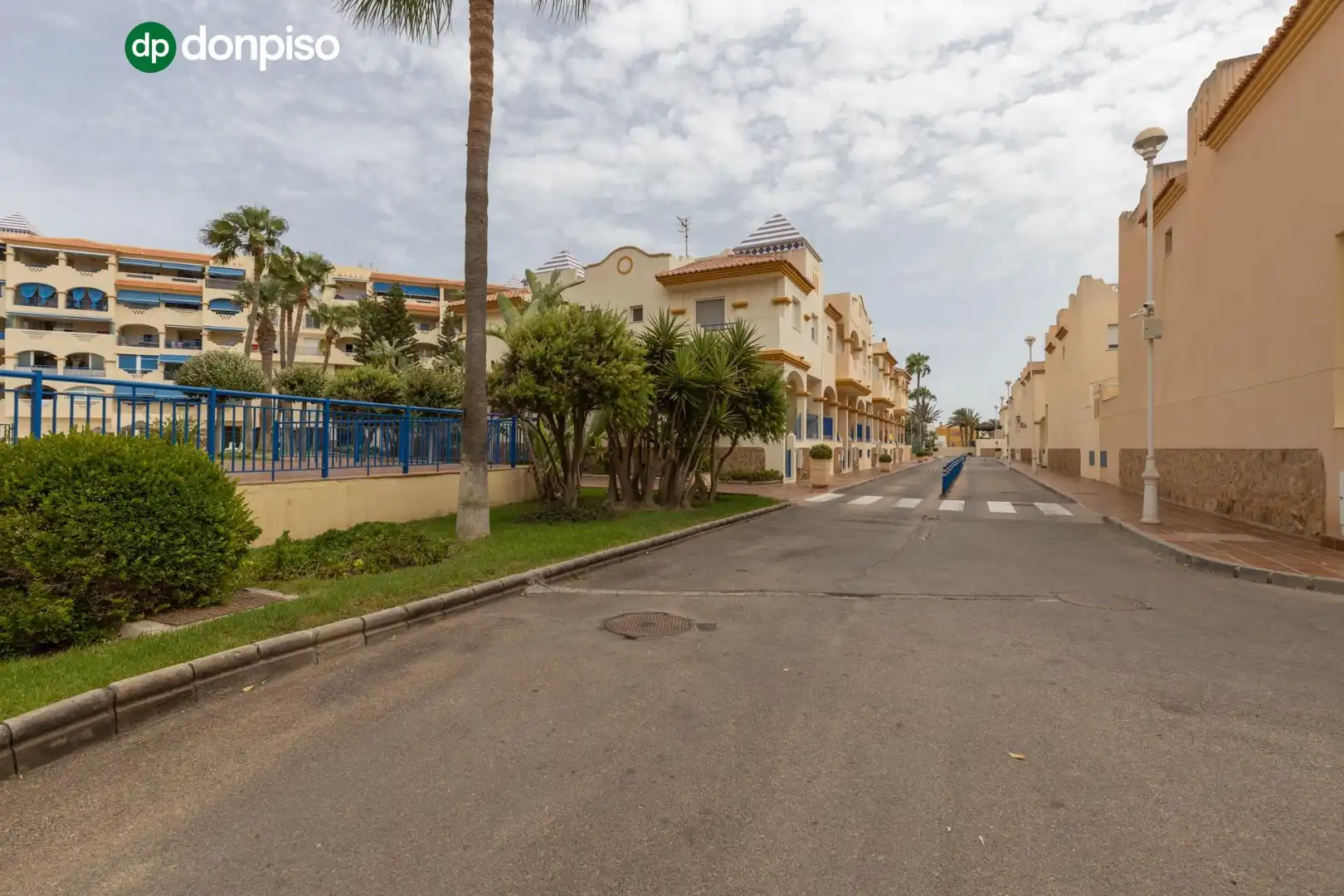 Vista exterior de Piso en venta en El Ejido con Piscina comunitaria
