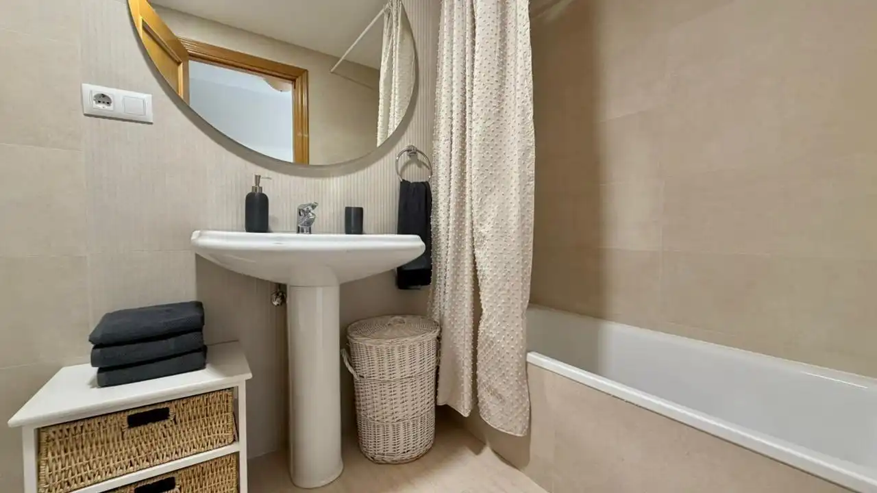 Bathroom of Apartments for rent in Villajoyosa / La Vila Joiosa  with Heating